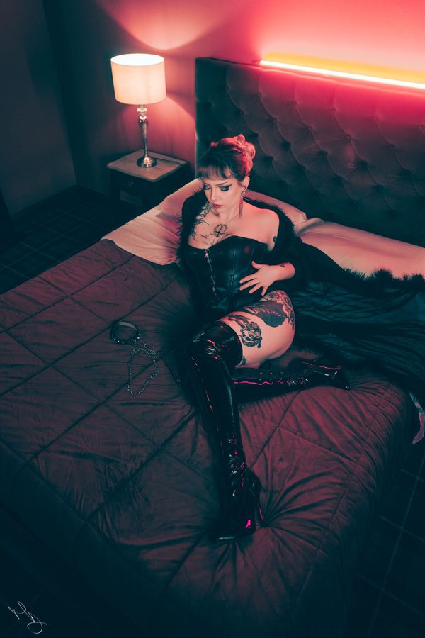 Obey Me — foto 2 di 15 — fotografia glamour di MD Photo con Pairin