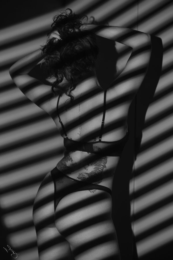 Symphony Of Shadows — foto 3 di 9 — fotografia glamour di MD Photo con Zhora