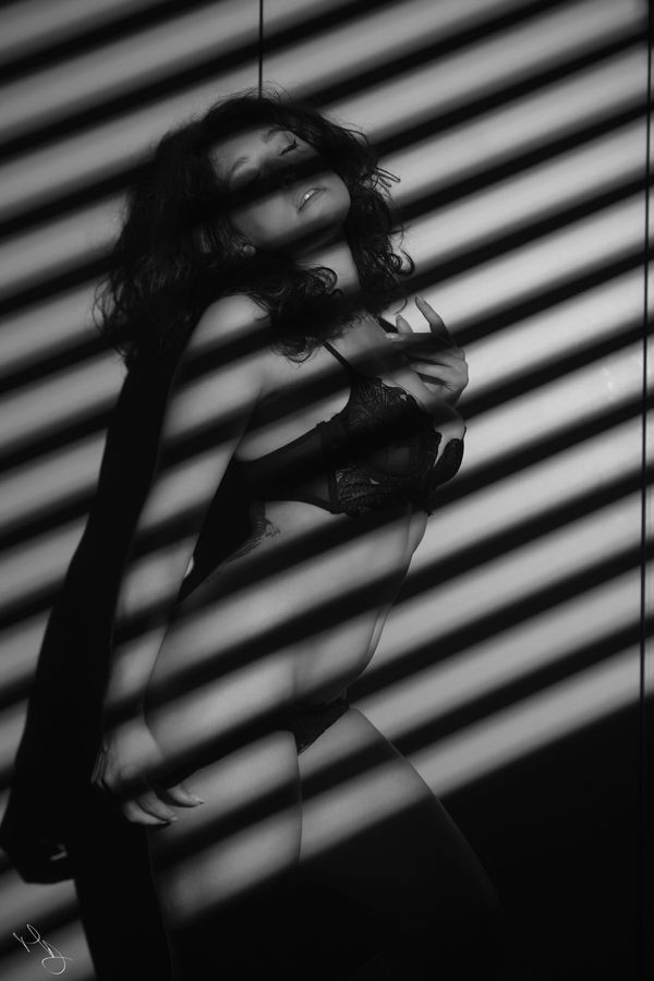 Symphony Of Shadows — foto 2 di 9 — fotografia glamour di MD Photo con Zhora