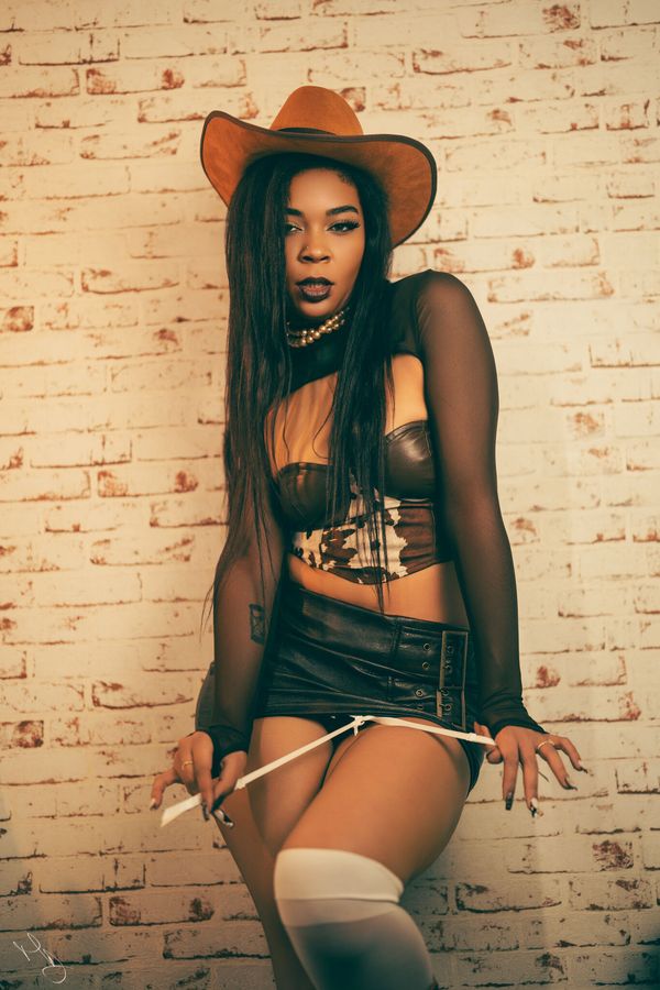A Wild Naomi — foto 6 di 11 — fotografia glamour di MD Photo con Lady Naomi