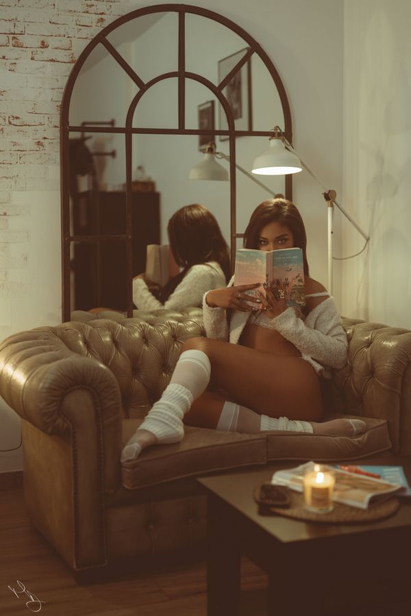 A Cozy Winter Afternoon — foto 1 di 11 — fotografia glamour di MD Photo con Lady Naomi